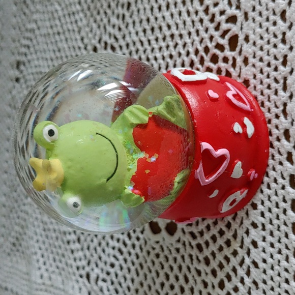 Happy Valentine's Cute Froggie Snowball / Decoration - Picture 2 of 4
